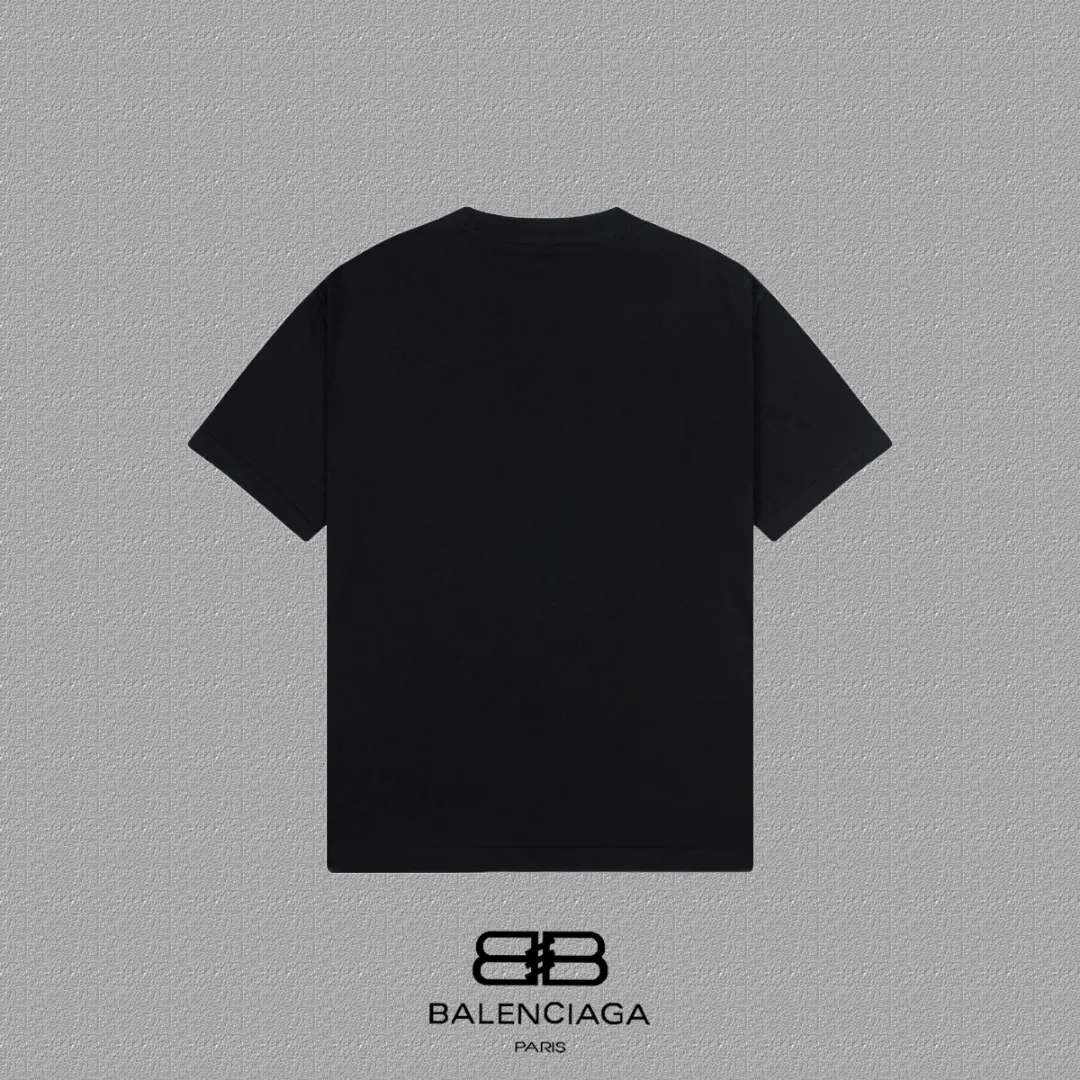 P80✨🔥 BALENCIAGA Paris co-branded Mc Donald's flocked letter printed short-sleeved T-shirt. Custom-woven and dyed 280g combed cotton heavyweight fabric. Zero color difference in threads. Perfect details. Different from the current version on the market. Welcome to compare. Same Style for men and women. Must-sell model in the picture above. Color: White Black Size: 1 2 3 4